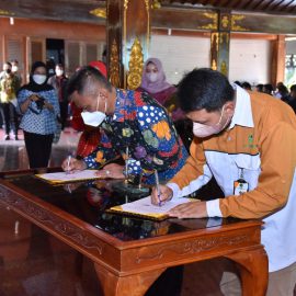 Siapkan Regenerasi Petani, Fakultas Pertanian dan Dinas Pertanian Kabupaten Sukoharjo Menandatangani MoU Deklarasikan Petani Milenial